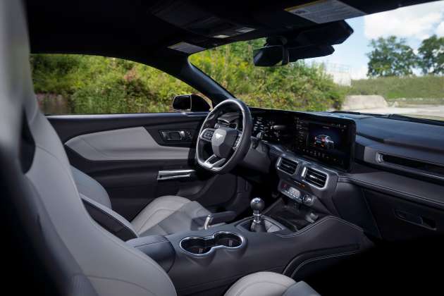 Ford Mustang 2024 diperkenal – boleh rev enjin guna kunci kawalan jauh, brek tangan elektronik untuk drift