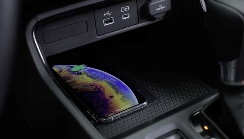 2023 Honda CR-V given a video walk-around tour 1510514