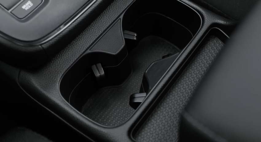 2023 Honda CR-V given a video walk-around tour 1510517