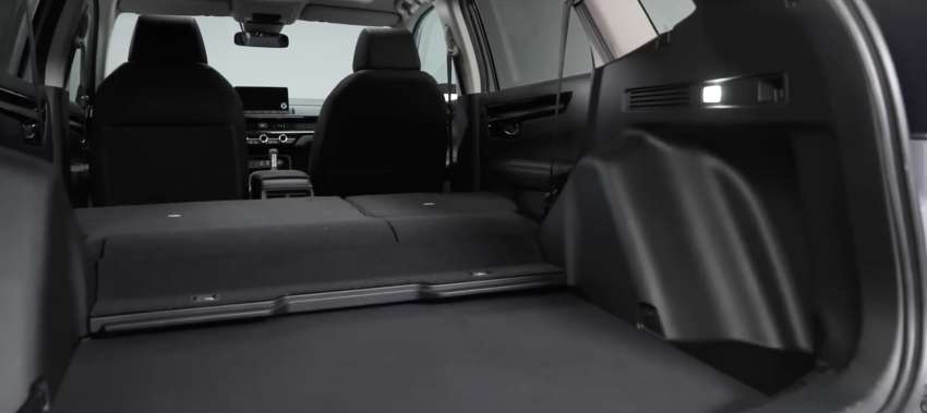 2023 Honda CR-V given a video walk-around tour 1510525