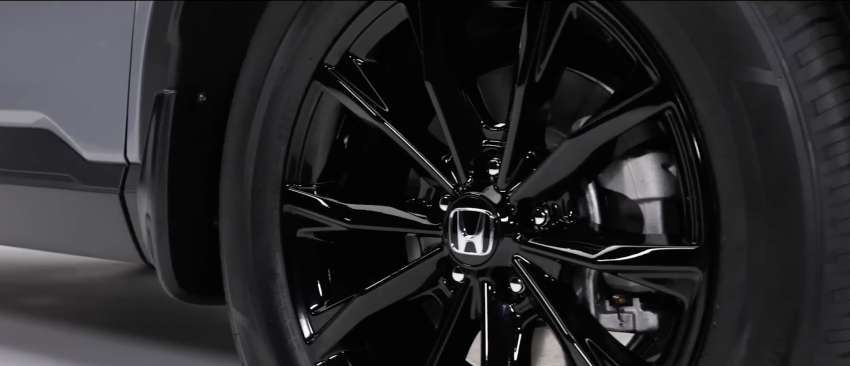 2023 Honda CR-V given a video walk-around tour 1510527
