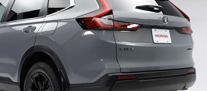 2023 Honda CR-V given a video walk-around tour 1510528