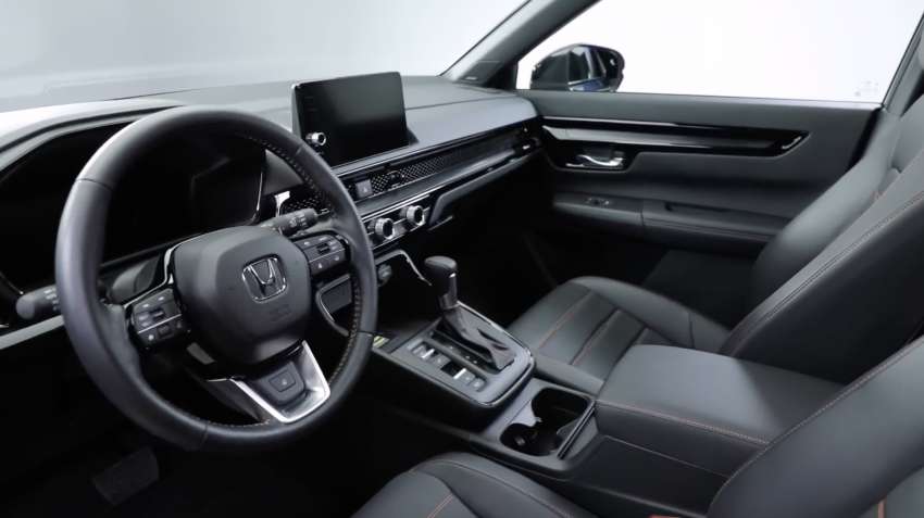 2023 Honda CR-V given a video walk-around tour 1510506