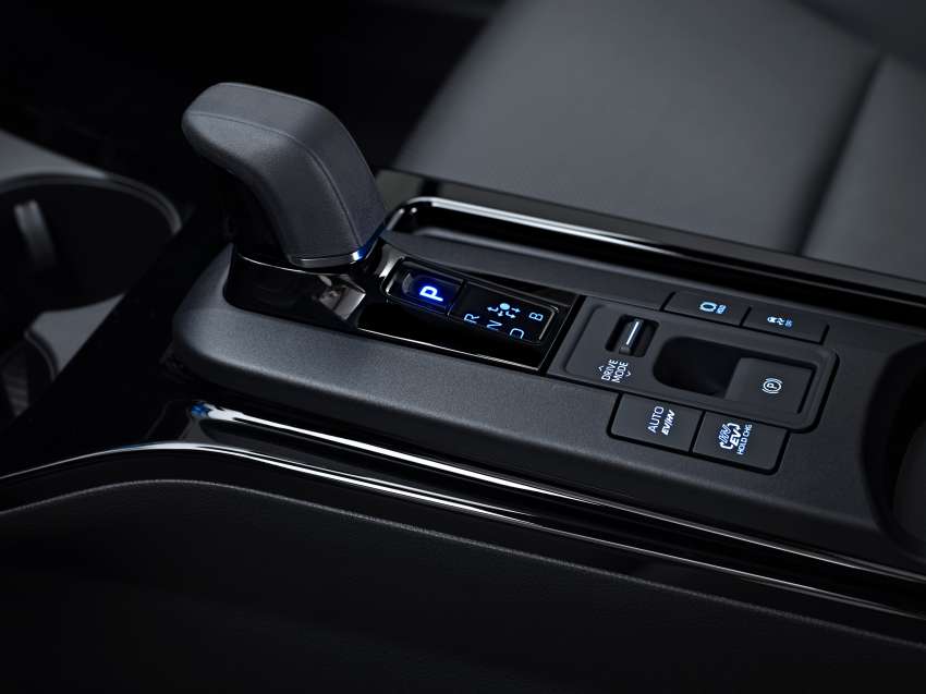 2023 Toyota Prius PHEV details – 69 km EV range, 13.6 kWh battery, solar roof returns 8 km range per day 1552953