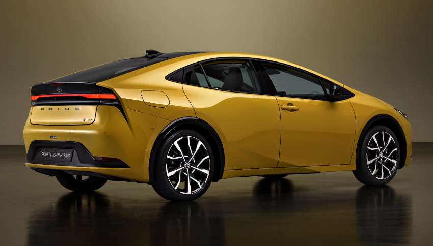 2023 Toyota Prius PHEV details – 69 km EV range, 13.6 kWh battery, solar roof returns 8 km range per day 1552964