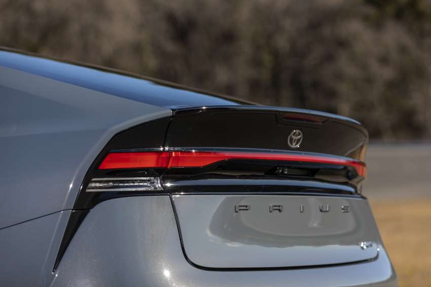 2023 Toyota Prius 1.8 and 2.0 hybrid launched in Japan 1565436