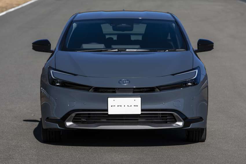 2023 Toyota Prius 1.8 and 2.0 hybrid launched in Japan 1565442