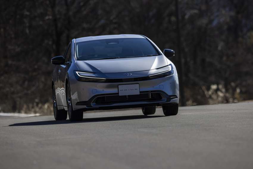 2023 Toyota Prius 1.8 and 2.0 hybrid launched in Japan 1565424