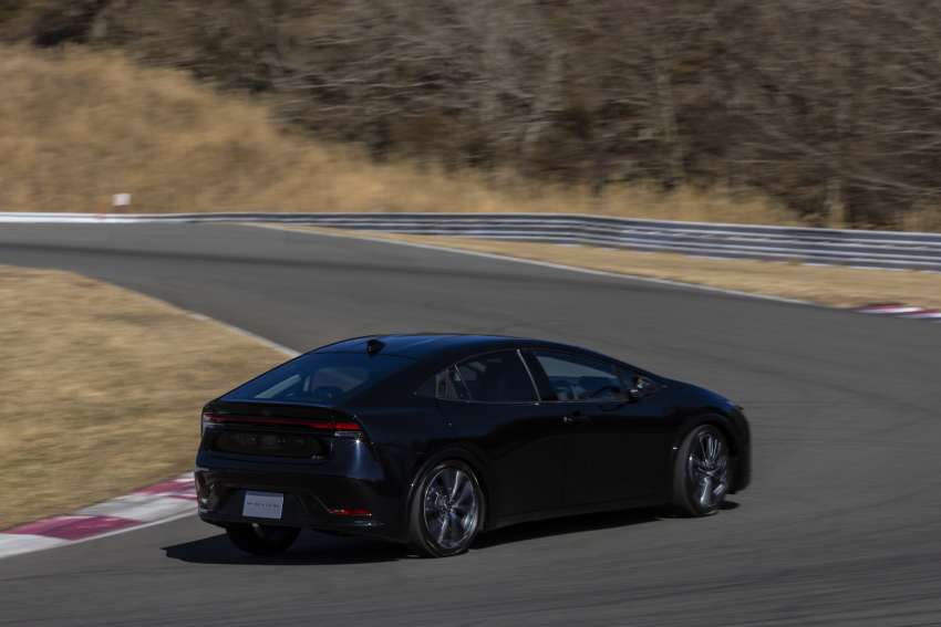 2023 Toyota Prius 1.8 and 2.0 hybrid launched in Japan 1565427
