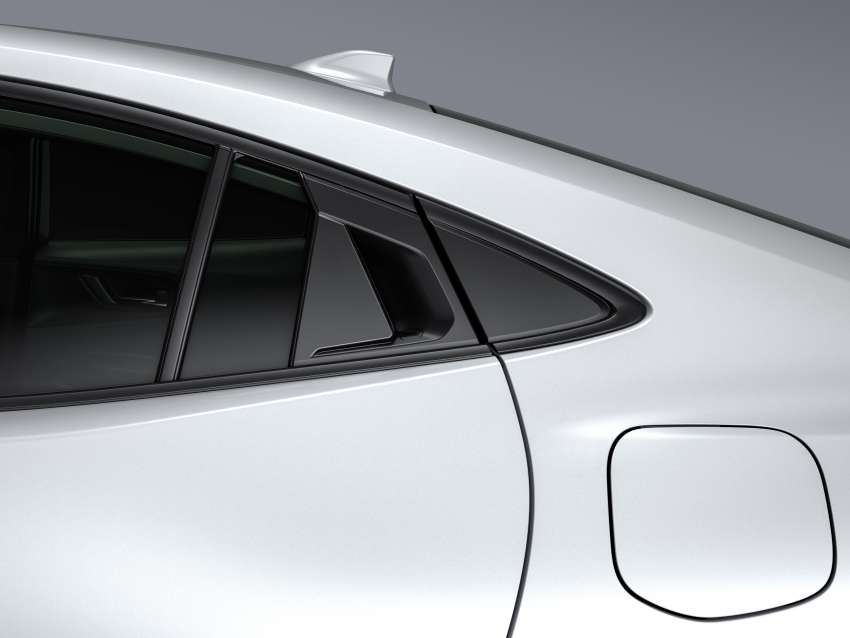 2023 Toyota Prius 1.8 and 2.0 hybrid launched in Japan 1565180