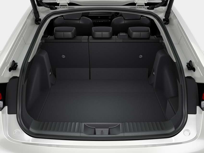 2023 Toyota Prius 1.8 and 2.0 hybrid launched in Japan 1565182