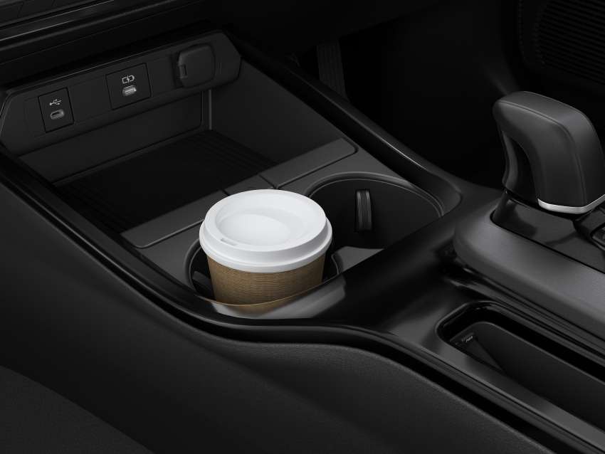 2023 Toyota Prius 1.8 and 2.0 hybrid launched in Japan 1565198