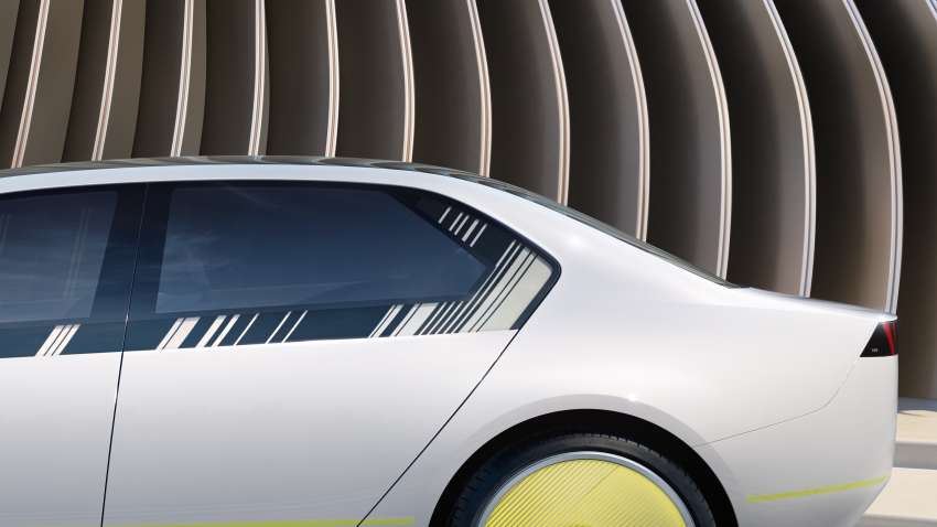 BMW i Vision Dee debuts at CES – colour-changing EV concept with massive HUD; previews the Neue Klasse 1563763
