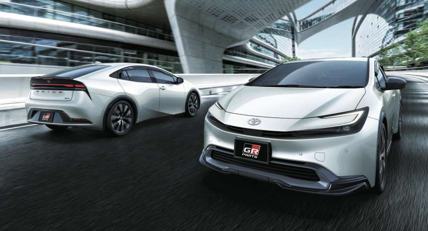 2023 Toyota Prius 1.8 and 2.0 hybrid launched in Japan 1565384