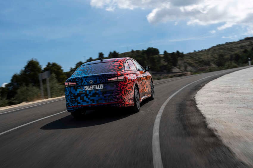 Volkswagen ID.7 debuts with trippy camo at CES – EV sedan with 700 km of range; launch in Q2 this year 1599708