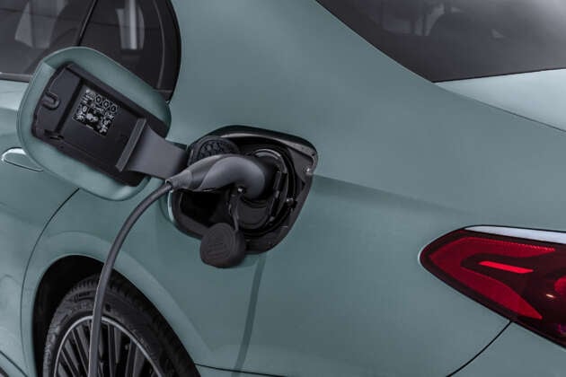 2024 Mercedes-Benz E-Class W214 – mild-hybrids, PHEVs up to 115 km EV range; MBUX Superscreen