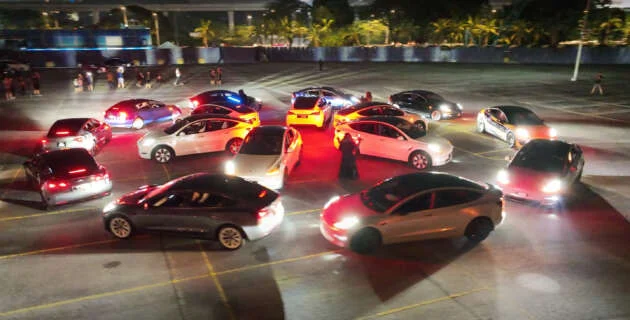 Tesla Light Show feature demonstrated on Star Wars Day in Malaysia – Model Y, Model 3 EVs in formation