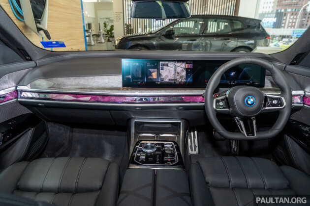 BMW i7 xDrive60 2023 kini di Malaysia — jarak EV sehingga 615 km, 544 PS/795 Nm, skrin 31.1-inci