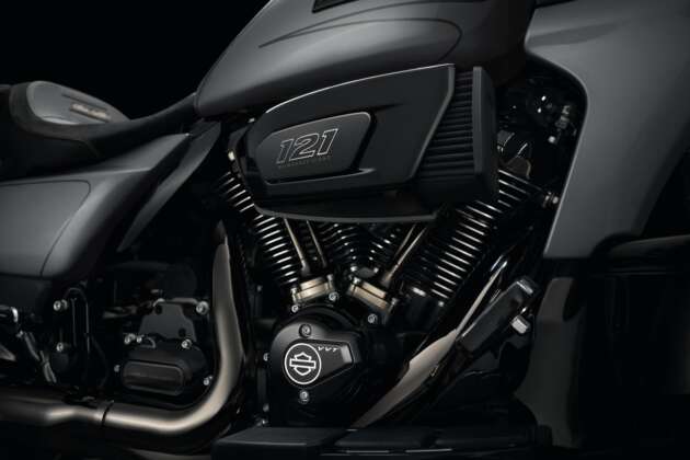 Harley-Davidson shows Milwaukee-Eight VVT 121 V-twin, installed in CVO Street and Road Glide tourers