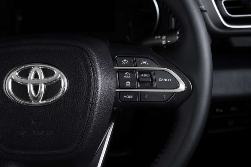 2023 Toyota Innova Zenix launched in Malaysia – 2.0V, Hybrid; 7/8 seat MPV with SUV looks; RM165k-RM202k 1630912