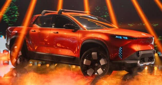 Fisker Alaska EV – double-cab pick-up truck with up to 544 km range; electric tailgate, retractable partition