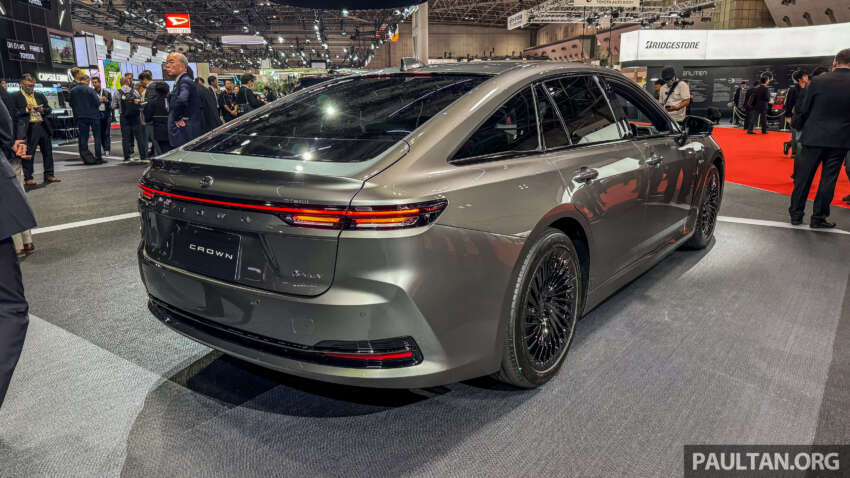 Toyota Crown Sedan FCEV – larger, luxury version of hydrogen-powered Mirai; Japan launch in November 1686538