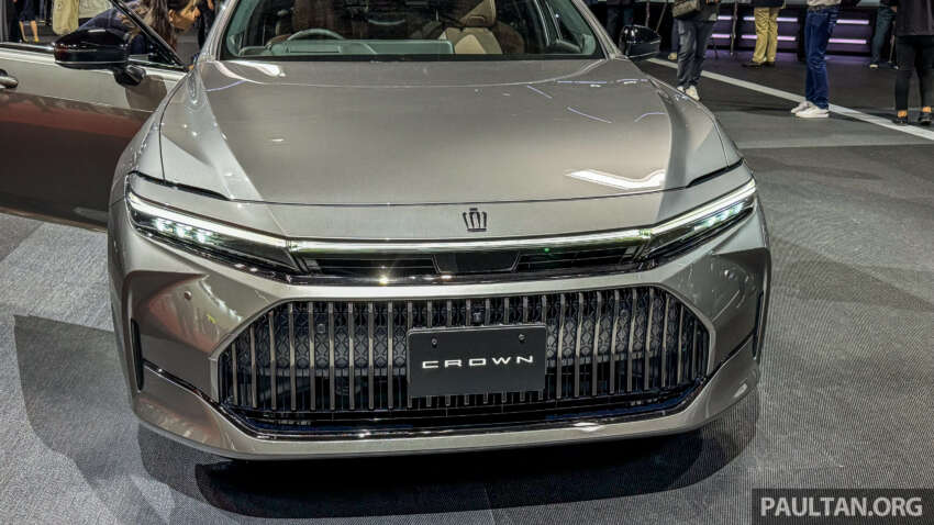 Toyota Crown Sedan FCEV – larger, luxury version of hydrogen-powered Mirai; Japan launch in November 1686541