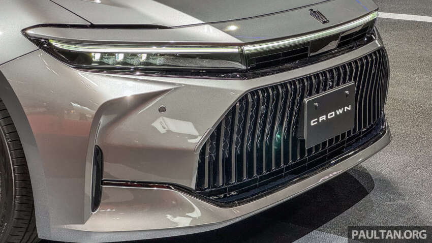 Toyota Crown Sedan FCEV – larger, luxury version of hydrogen-powered Mirai; Japan launch in November 1686543