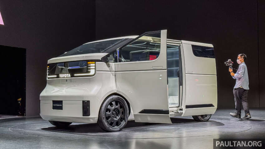 Toyota Kayoibako concept – battery-electric light commercial van study with configurable interior 1692355