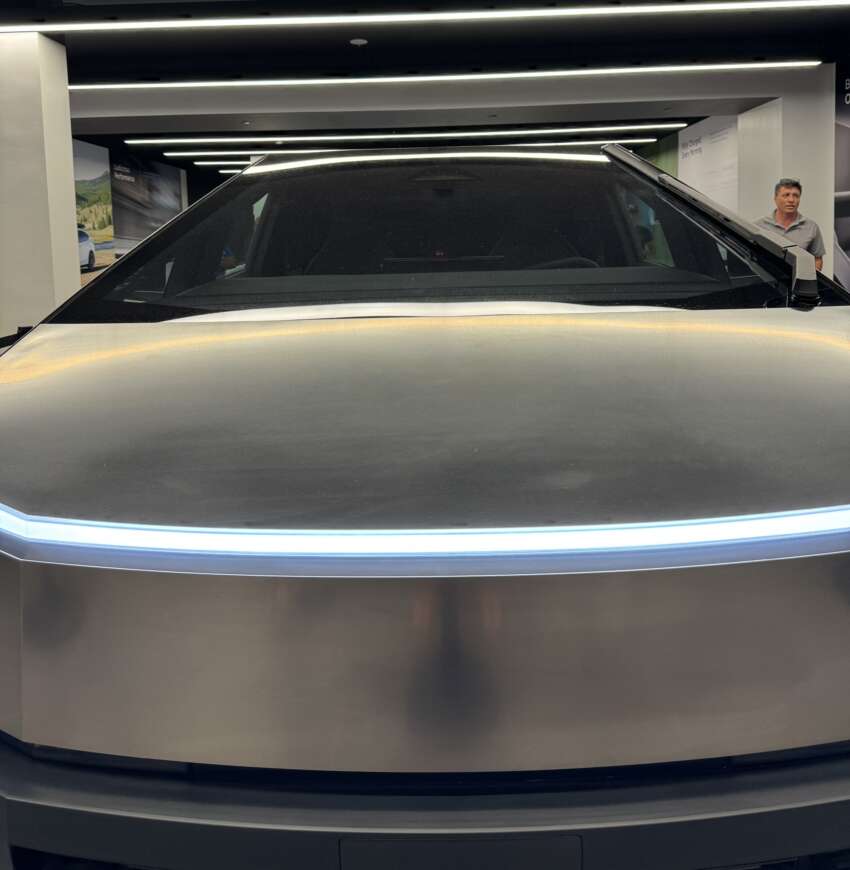 Tesla Cybertruck hits showrooms ahead of launch 1700436