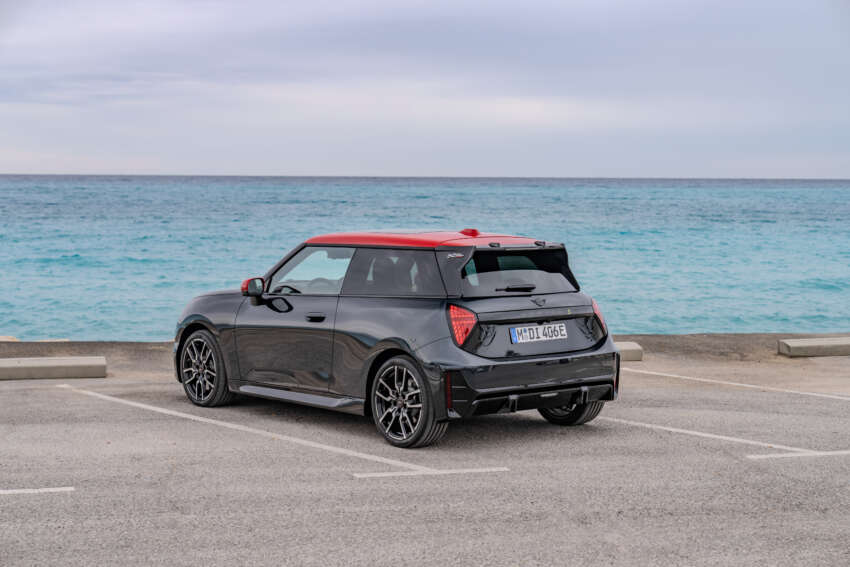 2024 MINI Cooper SE EV gets John Cooper Works Trim package – sportier look but no performance gains 1703943