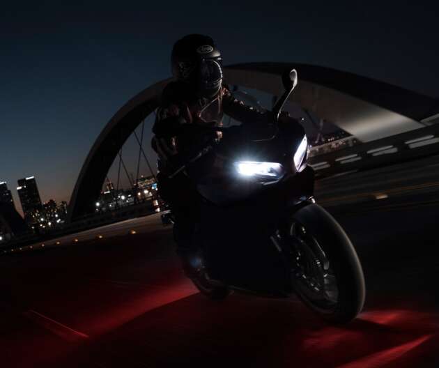 Triumph siar teaser sportsbike 660 – Daytona kembali?
