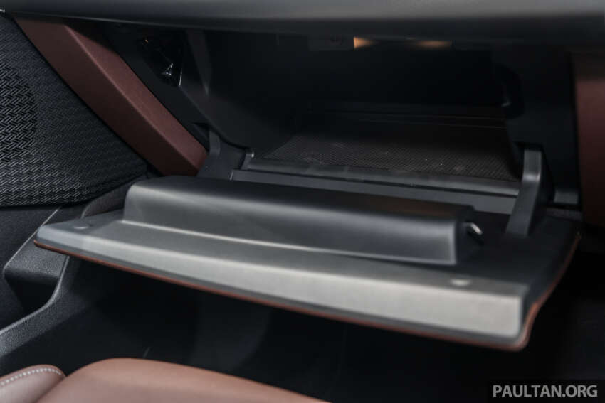 2024 BMW iX1 xDrive30 Malaysian review – fr RM276k; 440 km range; how good is the first-ever X1 EV? 1720613