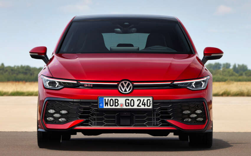 2024 Volkswagen Golf Mk8.5 facelift debuts – styling tweaks, physical buttons, GTE and GTI get more power 1719383