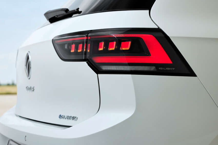 2024 Volkswagen Golf Mk8.5 facelift debuts – styling tweaks, physical buttons, GTE and GTI get more power 1719333