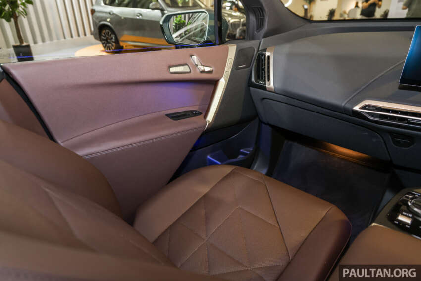 2024 BMW iX xDrive50 Sport in Malaysia – 22 kW AC charging; no glass roof, Laserlights; RM62k cheaper 1735126
