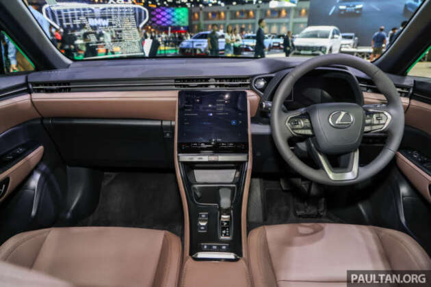 Bangkok 2024: Lexus LBX — SUV 1.5L hibrid kompak