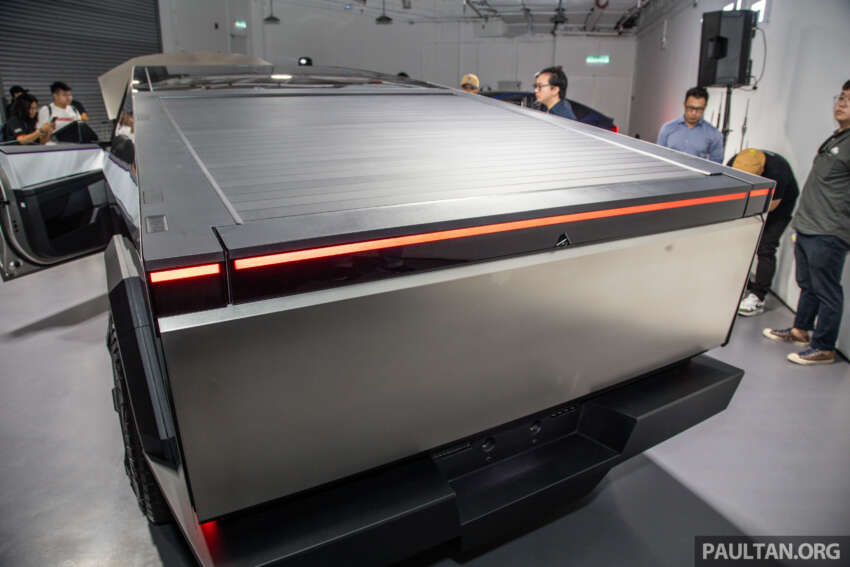 Tesla Cybertruck tiba di Malaysia – bakal dipamerkan di bilik pameran Mei nanti, tetapi bukan untuk dijual 1749493