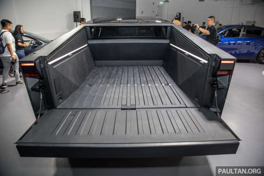 Tesla Cybertruck tiba di Malaysia – bakal dipamerkan di bilik pameran Mei nanti, tetapi bukan untuk dijual 1749524