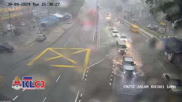 Flash floods reported in PJ, KL, Selayang and Gombak – stay safe on the roads, delay travel if possible
