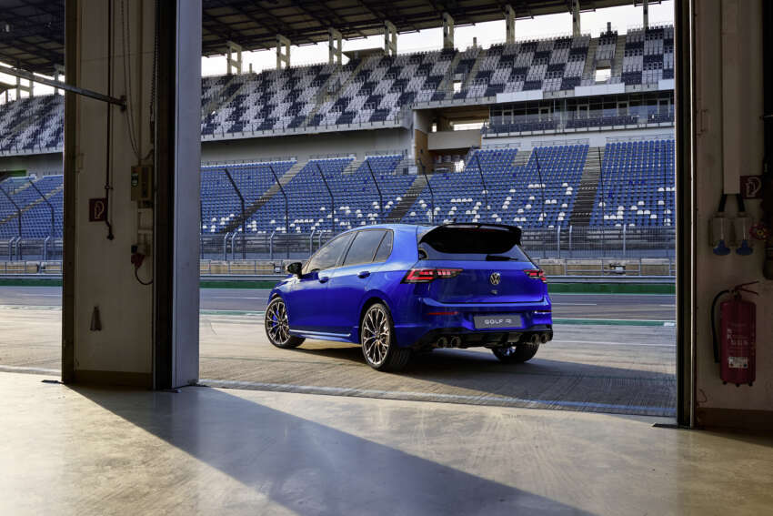 2025 Volkswagen Mk8.5 Golf R hatch, Golf R Variant estate – 333 PS/420 Nm 2.0T AWD, 270 km/h top speed 1782377