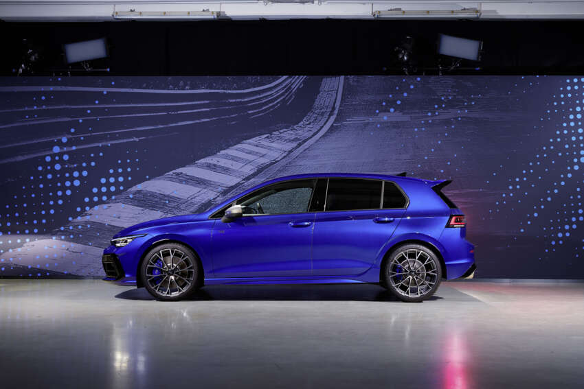 2025 Volkswagen Mk8.5 Golf R hatch, Golf R Variant estate – 333 PS/420 Nm 2.0T AWD, 270 km/h top speed 1782382