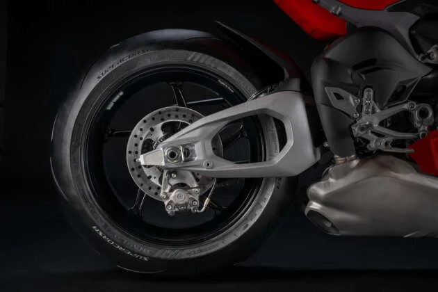 Ducati Panigale V4S seventh generation – double-sided versus single-sided, what’s the big deal?