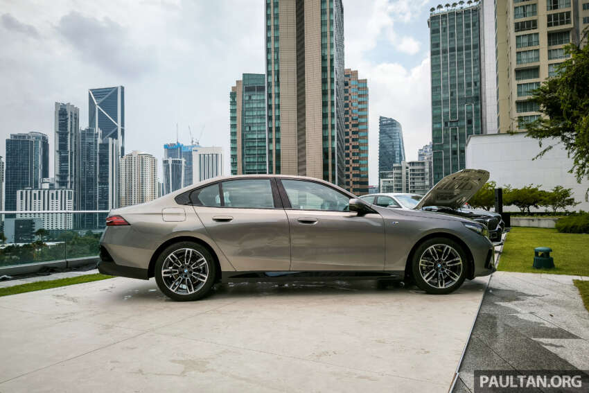 New BMW 520i M Sport joins G60 5 Series showcase at ‘Sky5pace’ event in KL – sporty ICE variant, fr RM350k 1823552