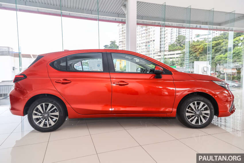 GALERI: Honda City Hatchback facelift 2024 dalam warna Phoenix Orange Pearl, tanpa tambahan kos 1873695