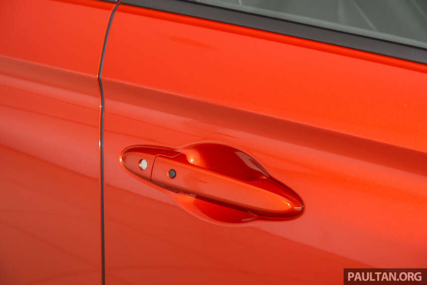GALERI: Honda City Hatchback facelift 2024 dalam warna Phoenix Orange Pearl, tanpa tambahan kos 1873701