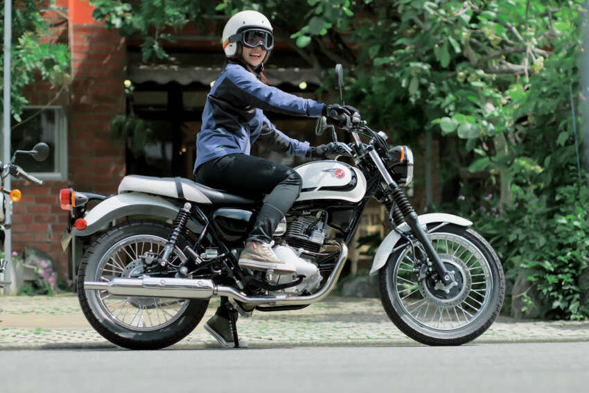 2025 Kawasaki W230 – a classic retro bike for Thailand 1827277