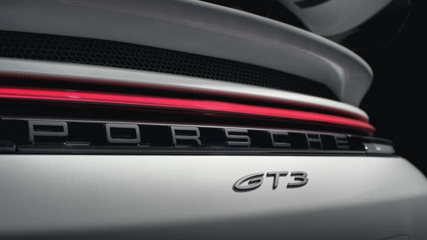 2025 Porsche 911 GT3 facelift debuts – 8% shorter gear ratios, chassis upgrades, Touring gets rear seats 1903825