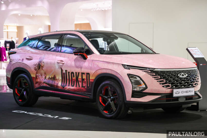 Chery Omoda 5 dons pink wrap with Ariana Grande to promote <em>Wicked</em> at TGV Pavilion Bukit Jalil until Dec 11 1855330
