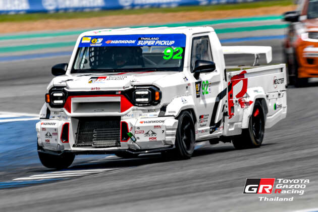Toyota Hilux Champ race truck in Thailand Super Pickup series – 2.4L diesel, fender flares, rear wing!